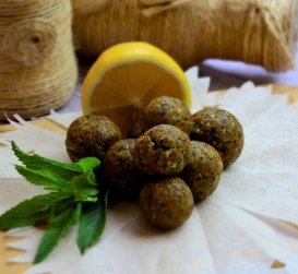 Healthy Apricot Candy Balls